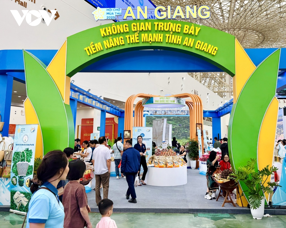 Quảng bá du lịch An Giang tại Hội chợ mùa Thu 2025 - Ảnh 1. Quảng bá du lịch An Giang tại Hội chợ mùa Thu 2025 - Ảnh 1.