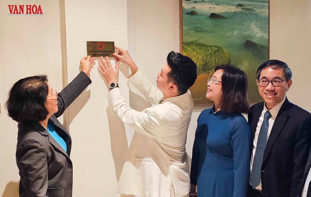 Phát động Chiến dịch “Môi trường không khói thuốc” tại nhà hàng, khách sạn và địa điểm công cộng - Ảnh 4. Phát động Chiến dịch “Môi trường không khói thuốc” tại nhà hàng, khách sạn và địa điểm công cộng - Ảnh 4.