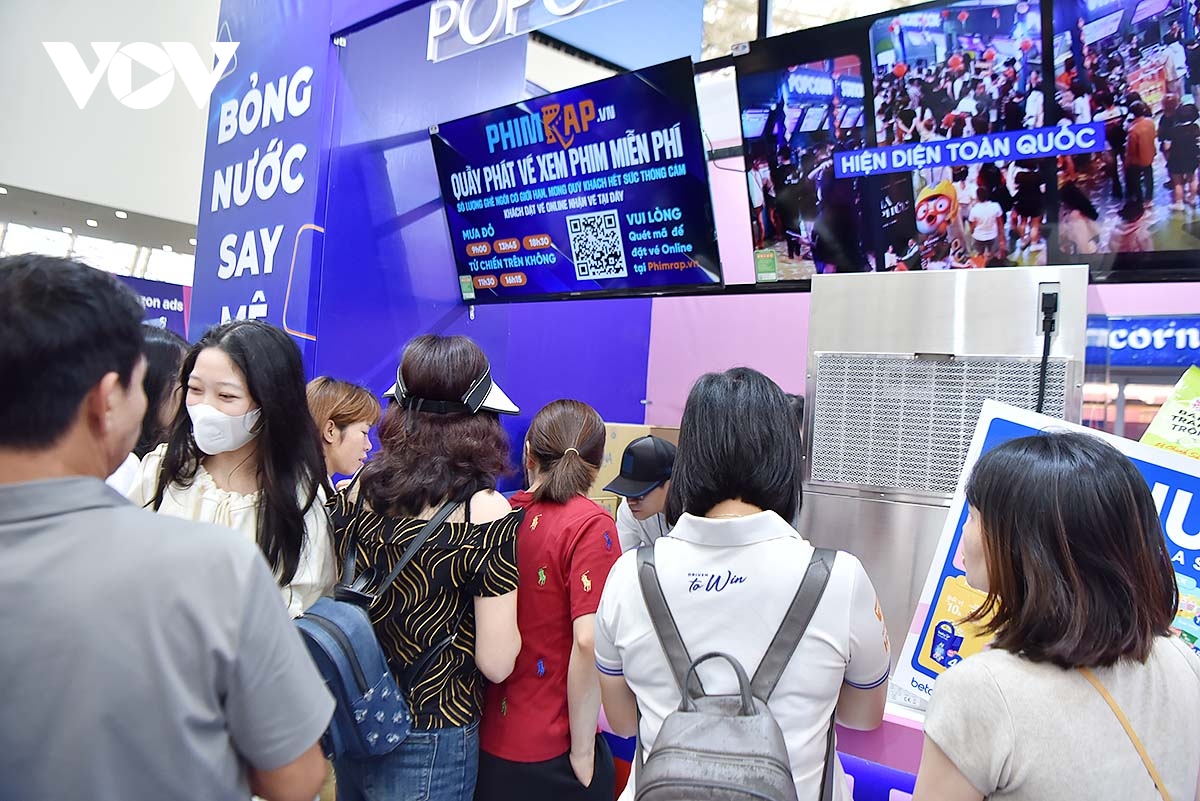 Bức tranh văn hóa đa sắc từ truyền thống tới hiện đại tại Hội chợ mùa Thu 2025 - Ảnh 7. Bức tranh văn hóa đa sắc từ truyền thống tới hiện đại tại Hội chợ mùa Thu 2025 - Ảnh 7.