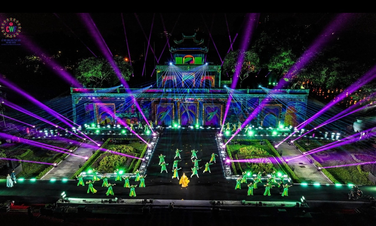 Hà Nội: Du lịch tăng trưởng ấn tượng tháng 10, tiếp tục ra mắt nhiều sản phẩm mới - Ảnh 1. Hà Nội: Du lịch tăng trưởng ấn tượng tháng 10, tiếp tục ra mắt nhiều sản phẩm mới - Ảnh 1.