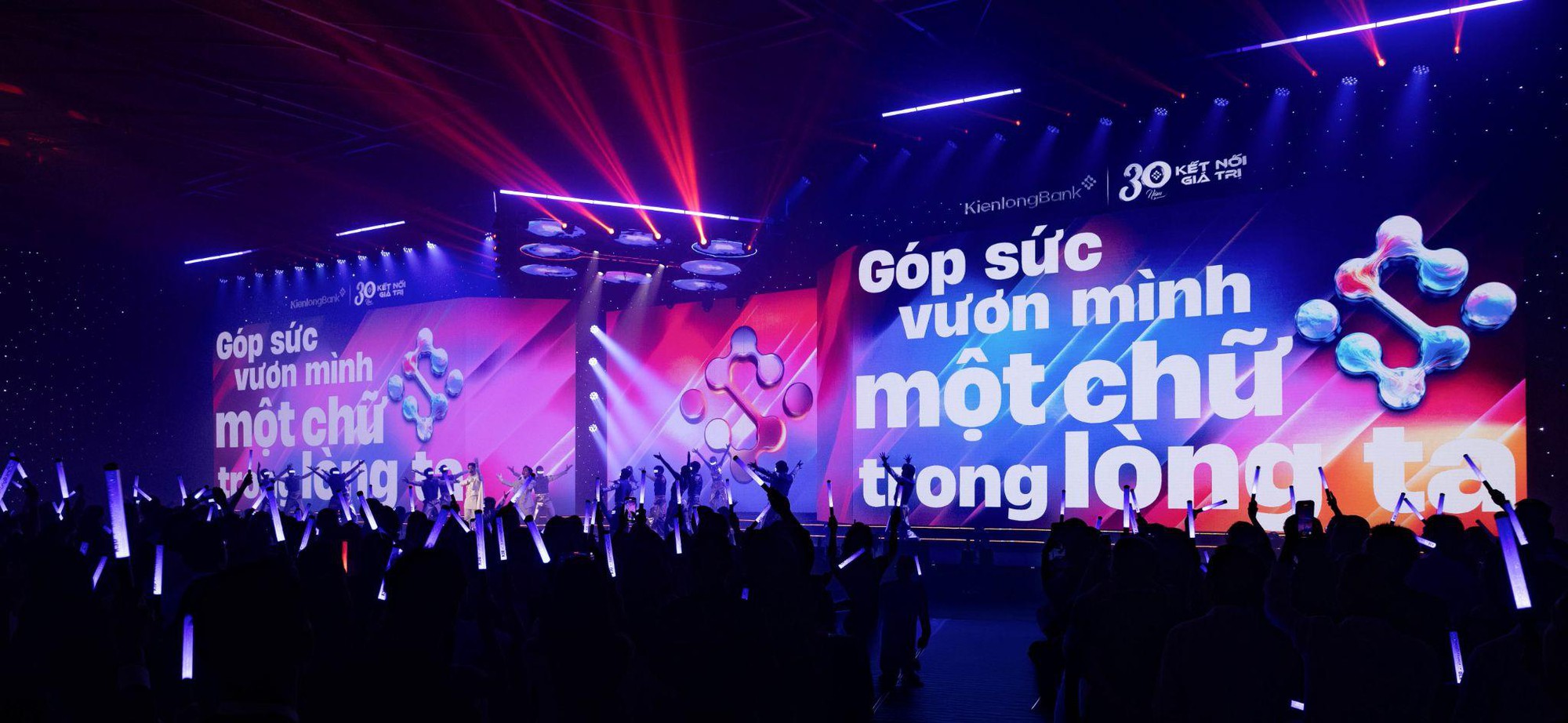 “Concert công nghệ” của KienlongBank viết tiếp hành trình 30 năm “Kết nối giá trị” - Ảnh 8.