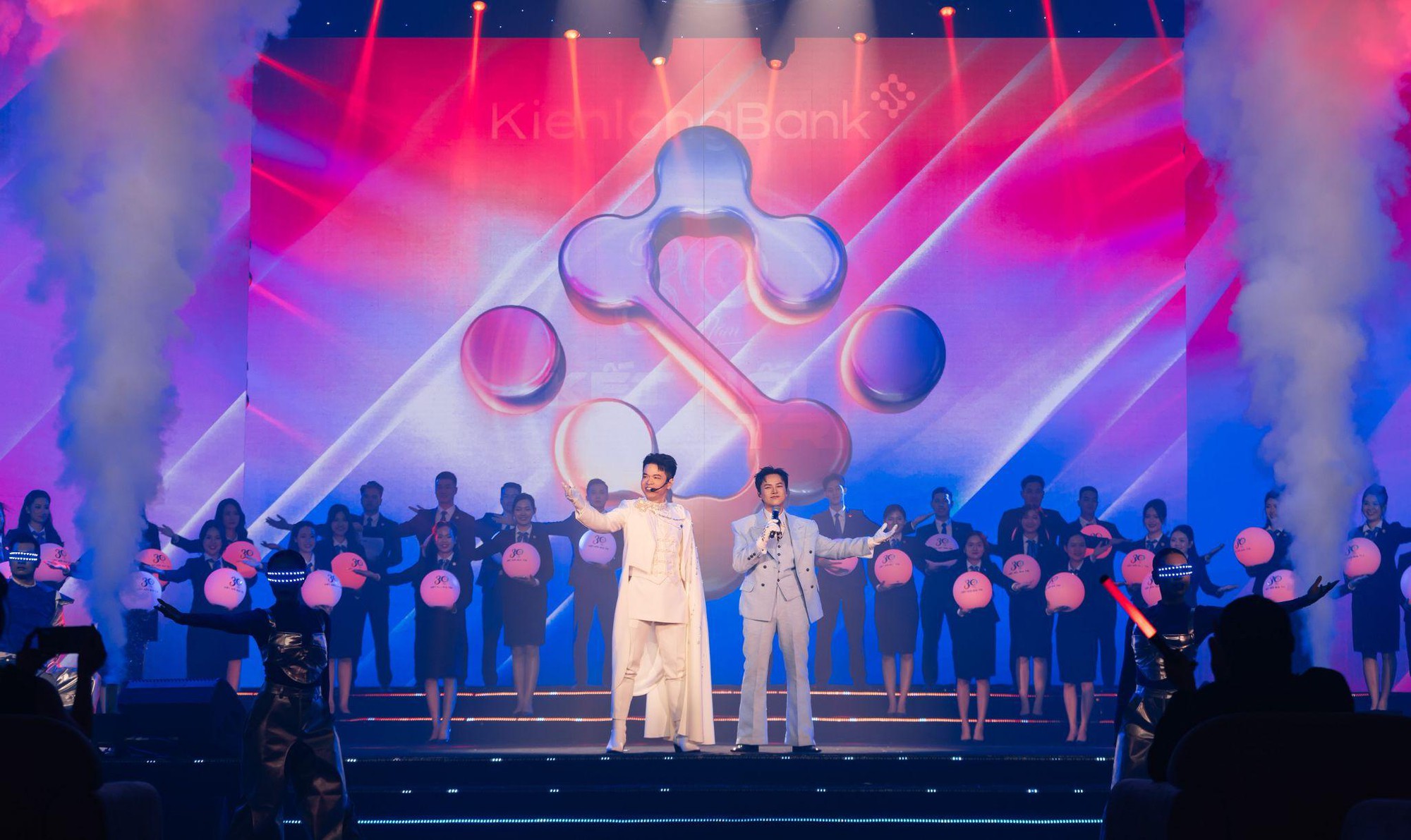 “Concert công nghệ” của KienlongBank viết tiếp hành trình 30 năm “Kết nối giá trị” - Ảnh 9.