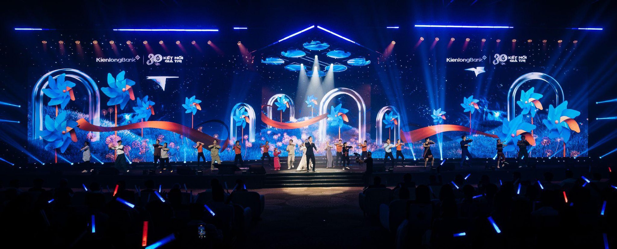 “Concert công nghệ” của KienlongBank viết tiếp hành trình 30 năm “Kết nối giá trị” - Ảnh 10.