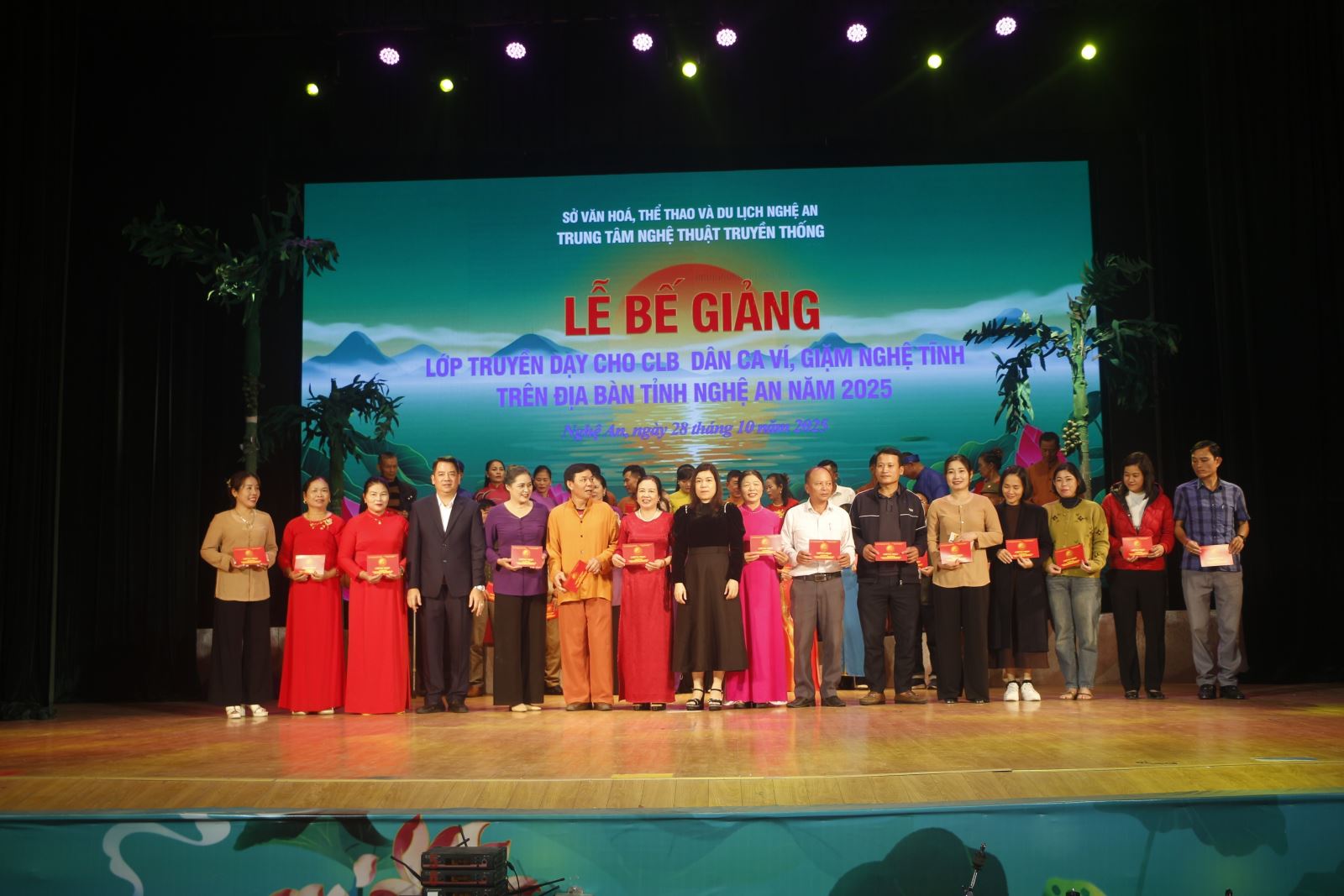 Khai thác Di sản dân ca ví, giặm: Nét du lịch đặc sắc của xứ Nghệ - Ảnh 3. Khai thác Di sản dân ca ví, giặm: Nét du lịch đặc sắc của xứ Nghệ - Ảnh 3.