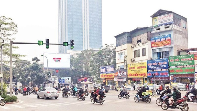 Quảng cáo ngoài trời cần đẹp và an toàn - Ảnh 2. Quảng cáo ngoài trời cần đẹp và an toàn - Ảnh 2.