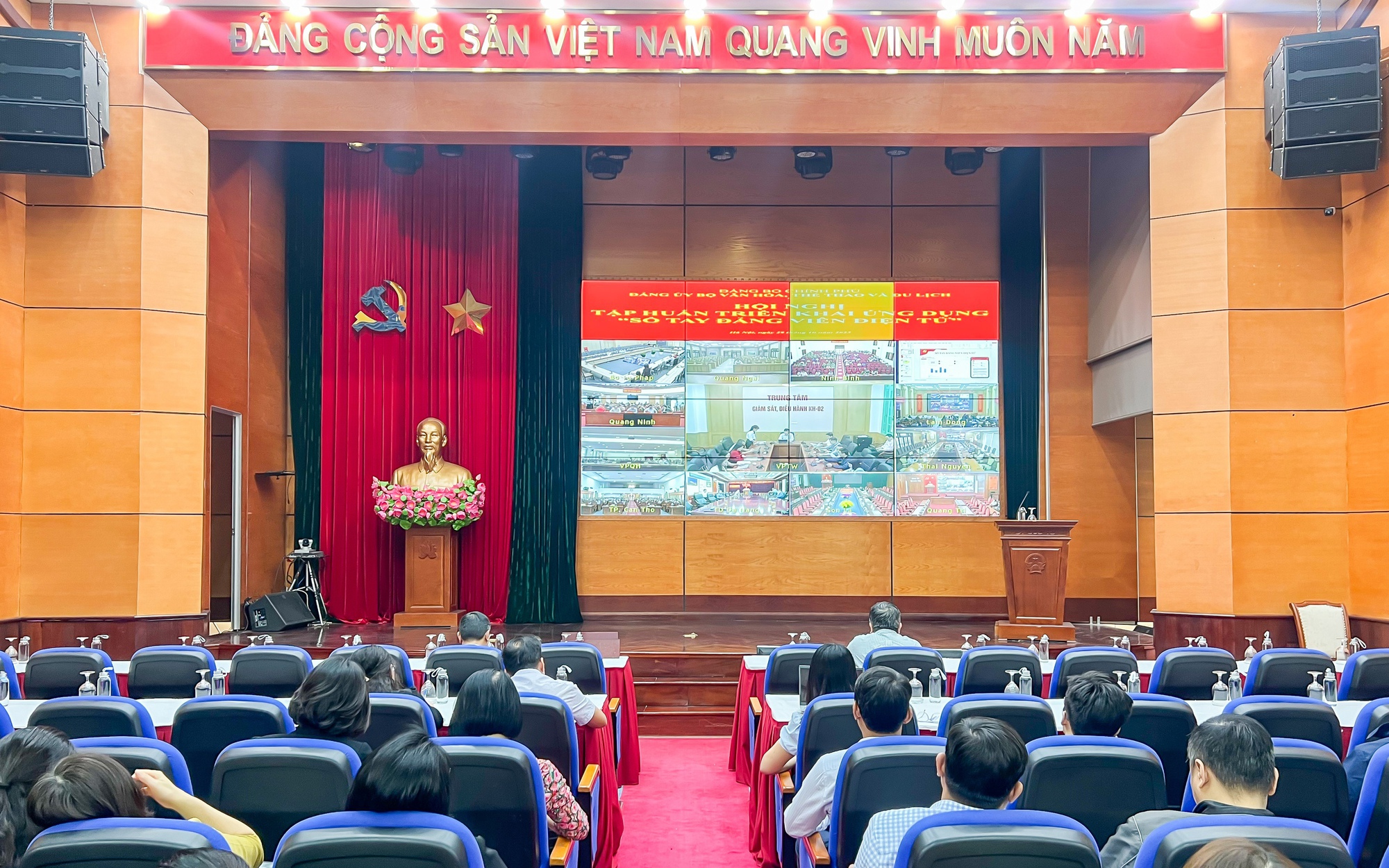 Đảng ủy Bộ VHTTDL tập huấn triển khai ứng dụng “Sổ tay đảng viên điện tử”