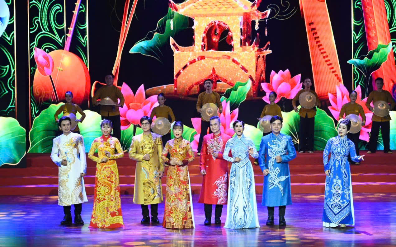 TP Hồ Chí Minh: Siết quản lý phát ngôn, sáng tác lệch chuẩn trong giới nghệ sĩ trẻ - Ảnh 2. TP Hồ Chí Minh: Siết quản lý phát ngôn, sáng tác lệch chuẩn trong giới nghệ sĩ trẻ - Ảnh 2.