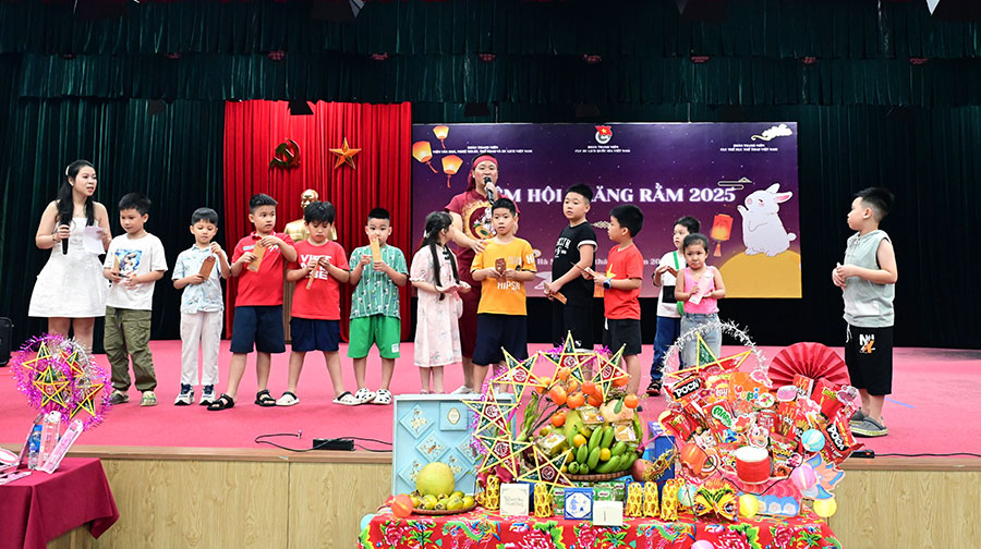 Đoàn Thanh niên Cục Du lịch Quốc gia Việt Nam tổ chức Chương trình Đêm hội Trăng rằm 2025 - Ảnh 7.