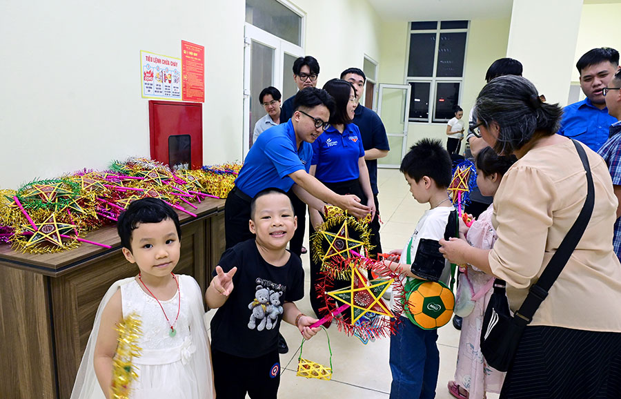 Đoàn Thanh niên Cục Du lịch Quốc gia Việt Nam tổ chức Chương trình Đêm hội Trăng rằm 2025 - Ảnh 12.