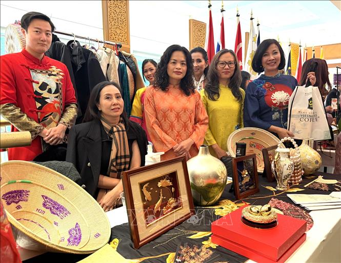 Ngày Văn hóa ASEAN 2025 - Cộng đồng cùng chung niềm vui lễ hội - Ảnh 3.