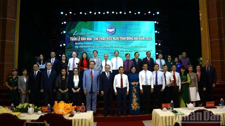 Đồng Nai khai mạc Tuần lễ văn hóa, thể thao, hữu nghị - Ảnh 3. Đồng Nai khai mạc Tuần lễ văn hóa, thể thao, hữu nghị - Ảnh 3.