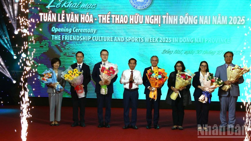 Đồng Nai khai mạc Tuần lễ văn hóa, thể thao, hữu nghị - Ảnh 1. Đồng Nai khai mạc Tuần lễ văn hóa, thể thao, hữu nghị - Ảnh 1.