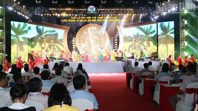 Khai mạc Tuần lễ văn hóa, du lịch gắn với Lễ hội Ok Om Bok tại Vĩnh Long - Ảnh 2. Khai mạc Tuần lễ văn hóa, du lịch gắn với Lễ hội Ok Om Bok tại Vĩnh Long - Ảnh 2.