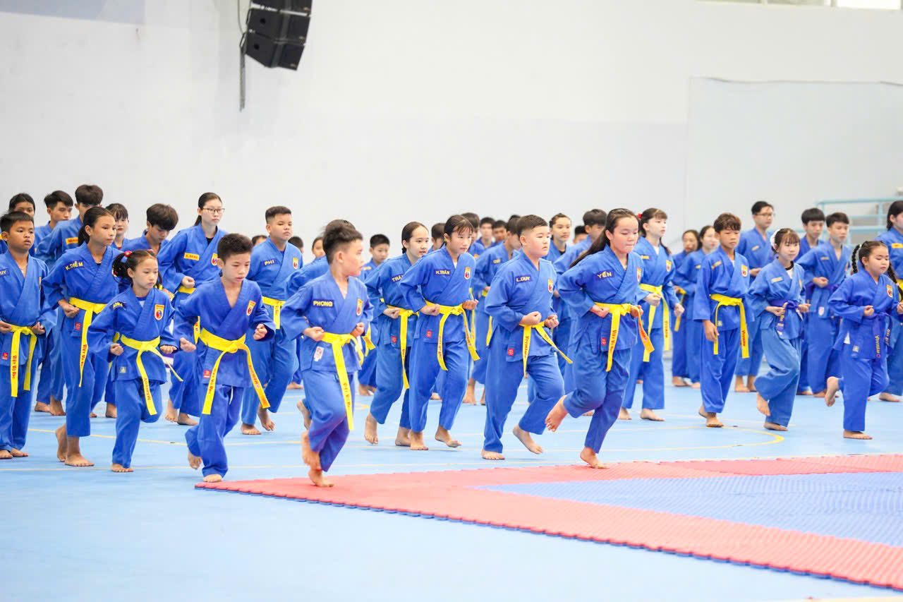 150 athletes compete in the 2025 Ho Chi Minh City VOVINAM Club Tournament - Photo 1. 150 vận động viên tranh tài Giải các CLB VOVINAM TP.HCM 2025 - Ảnh 1.