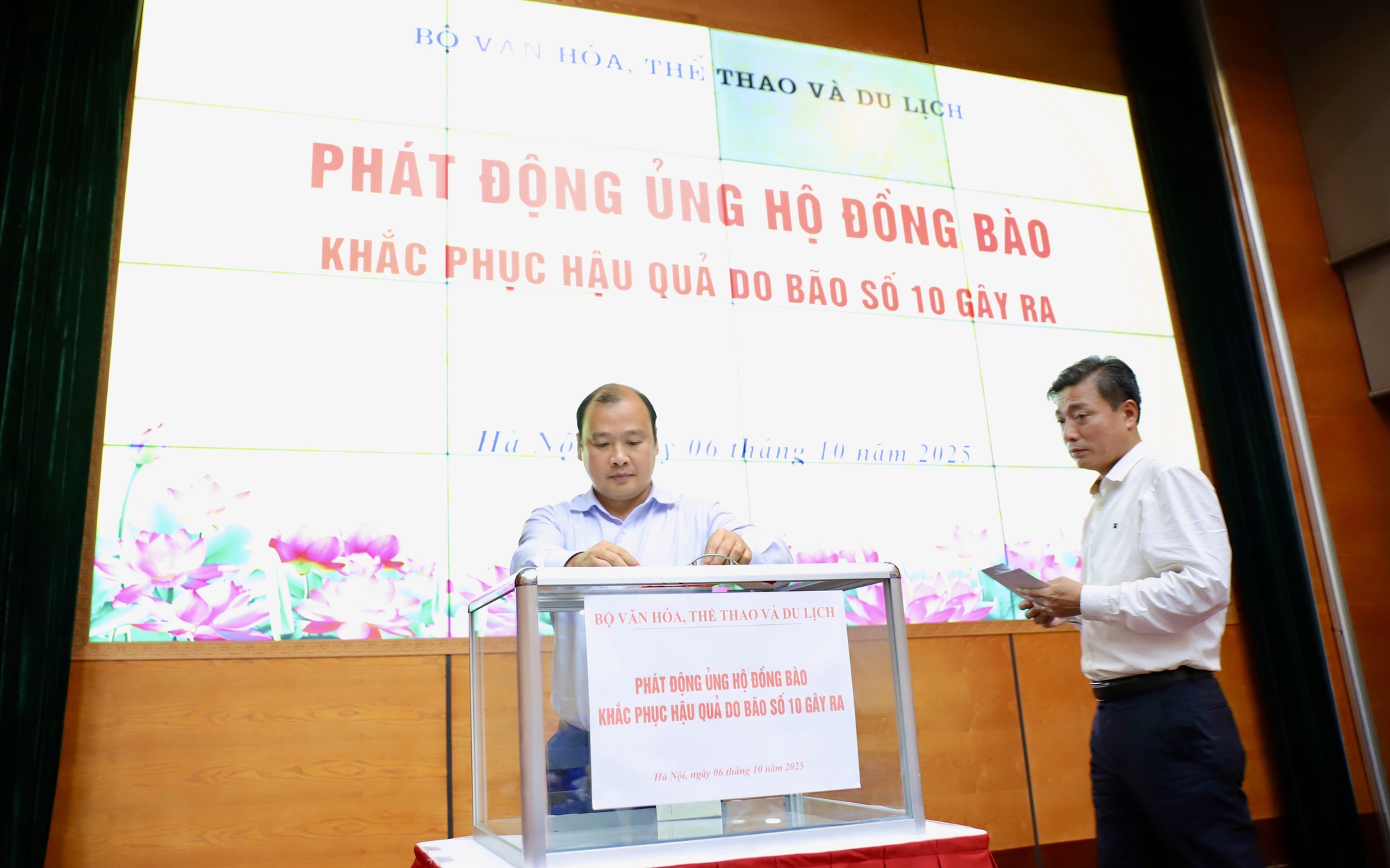 Bộ VHTTDL phát động quyên góp, ủng hộ đồng bào bị thiệt hại do bão số 10