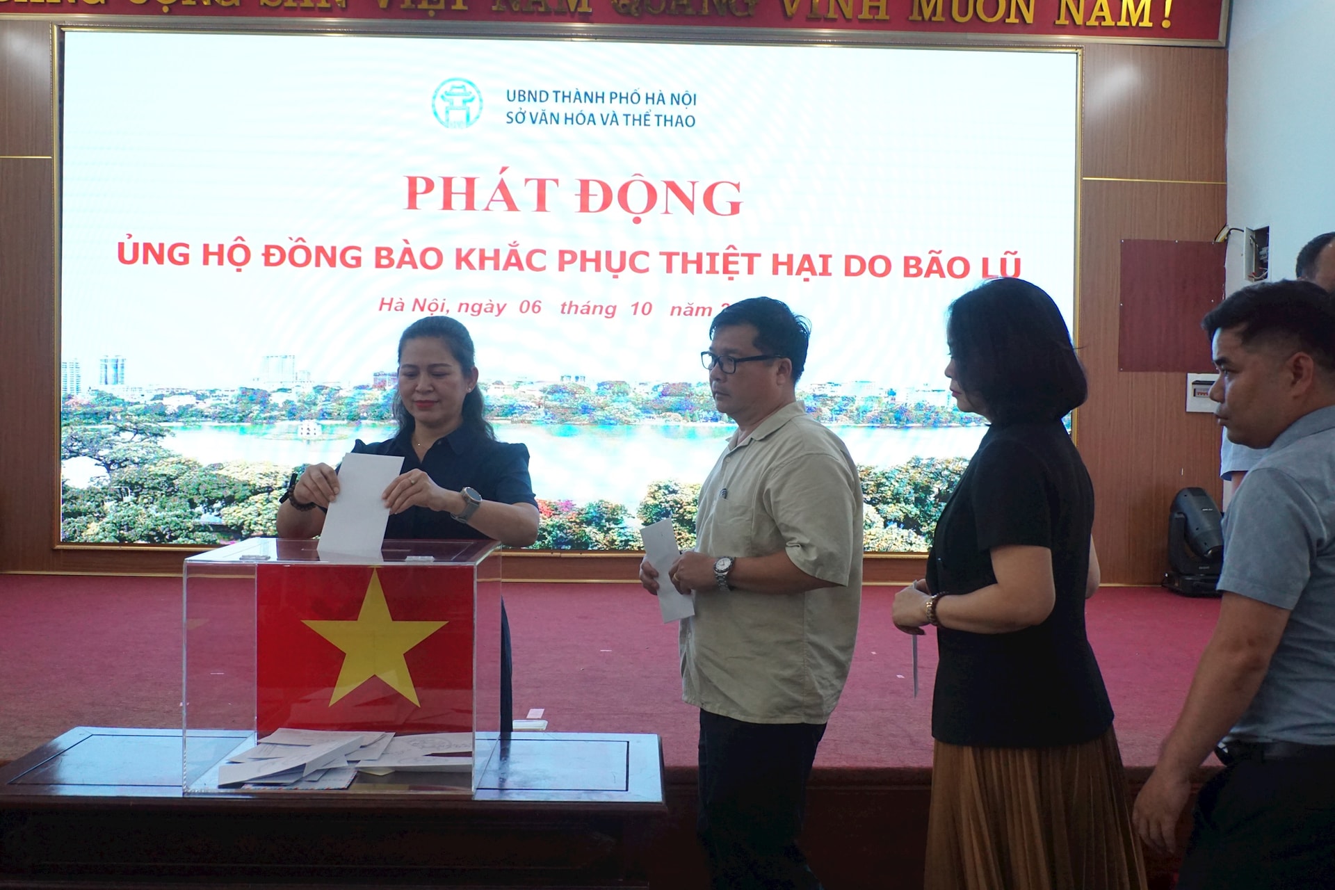Sở Văn hóa và Thể thao thành phố Hà Nội phát động ủng hộ đồng bào khắc phục thiệt hại do bão lũ - Ảnh 1.