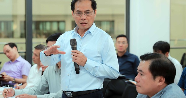 Phó Thủ tướng Bùi Thanh Sơn kiểm tra công tác chuẩn bị tổ chức Hội chợ Mùa thu 2025