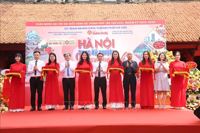 Triển lãm 80 tác phẩm ảnh về 'Hà Nội trong kỷ nguyên vươn mình - Ảnh 1.