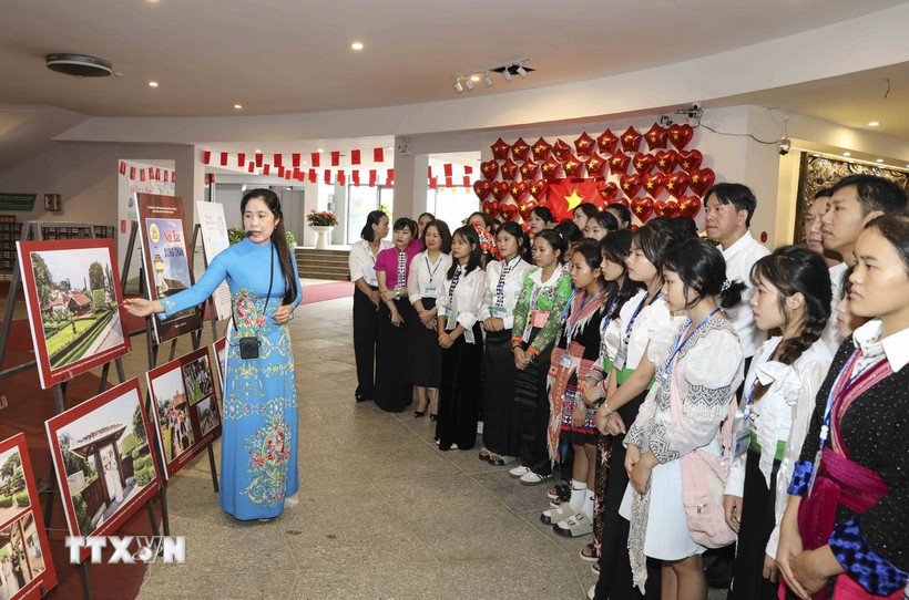 Điện Biên: Trưng bày 60 bức ảnh về “Nơi Bác dừng chân - Trường Dục Thanh Phan Thiết” - Ảnh 1.