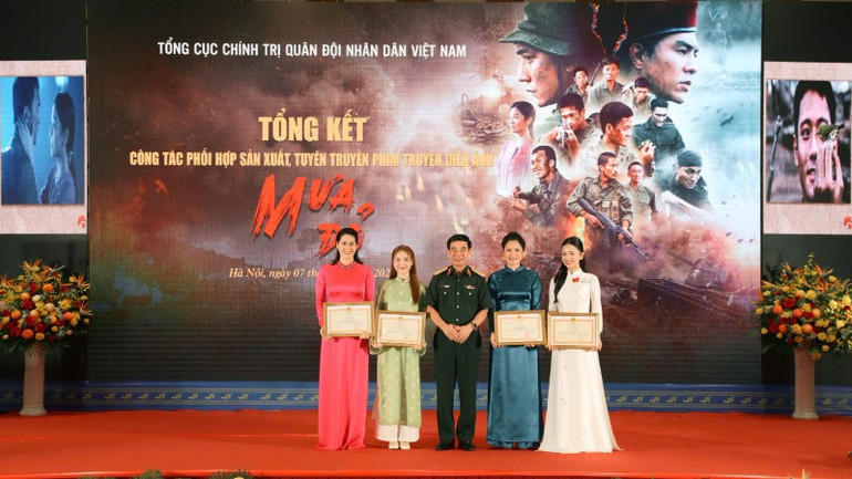 "Mưa đỏ" - Dấu ấn nghệ thuật và trách nhiệm trong kỷ nguyên mới của Điện ảnh Quân đội - Ảnh 5. "Mưa đỏ" - Dấu ấn nghệ thuật và trách nhiệm trong kỷ nguyên mới của Điện ảnh Quân đội - Ảnh 5.
