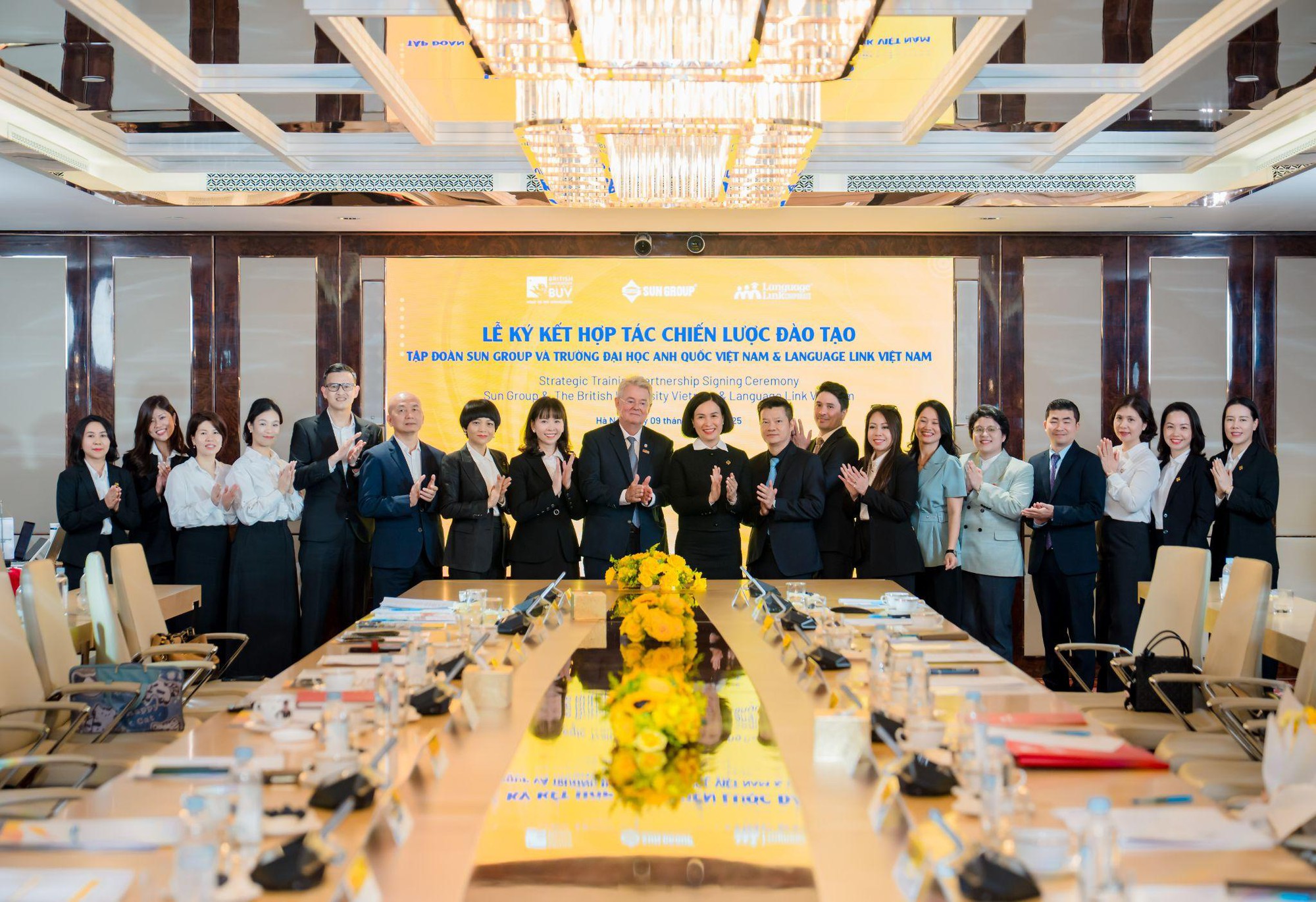 Sun Group hợp tác chiến lược đào tạo với Đại học Anh Quốc Việt Nam và Language Link Việt Nam - Ảnh 1. Sun Group hợp tác chiến lược đào tạo với Đại học Anh Quốc Việt Nam và Language Link Việt Nam - Ảnh 1.