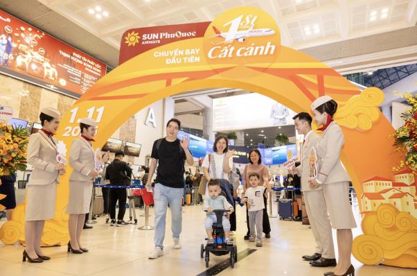 Những hình ảnh chuyến bay đầu tiên của hãng hàng không Sun PhuQuoc Airways - Ảnh 1.