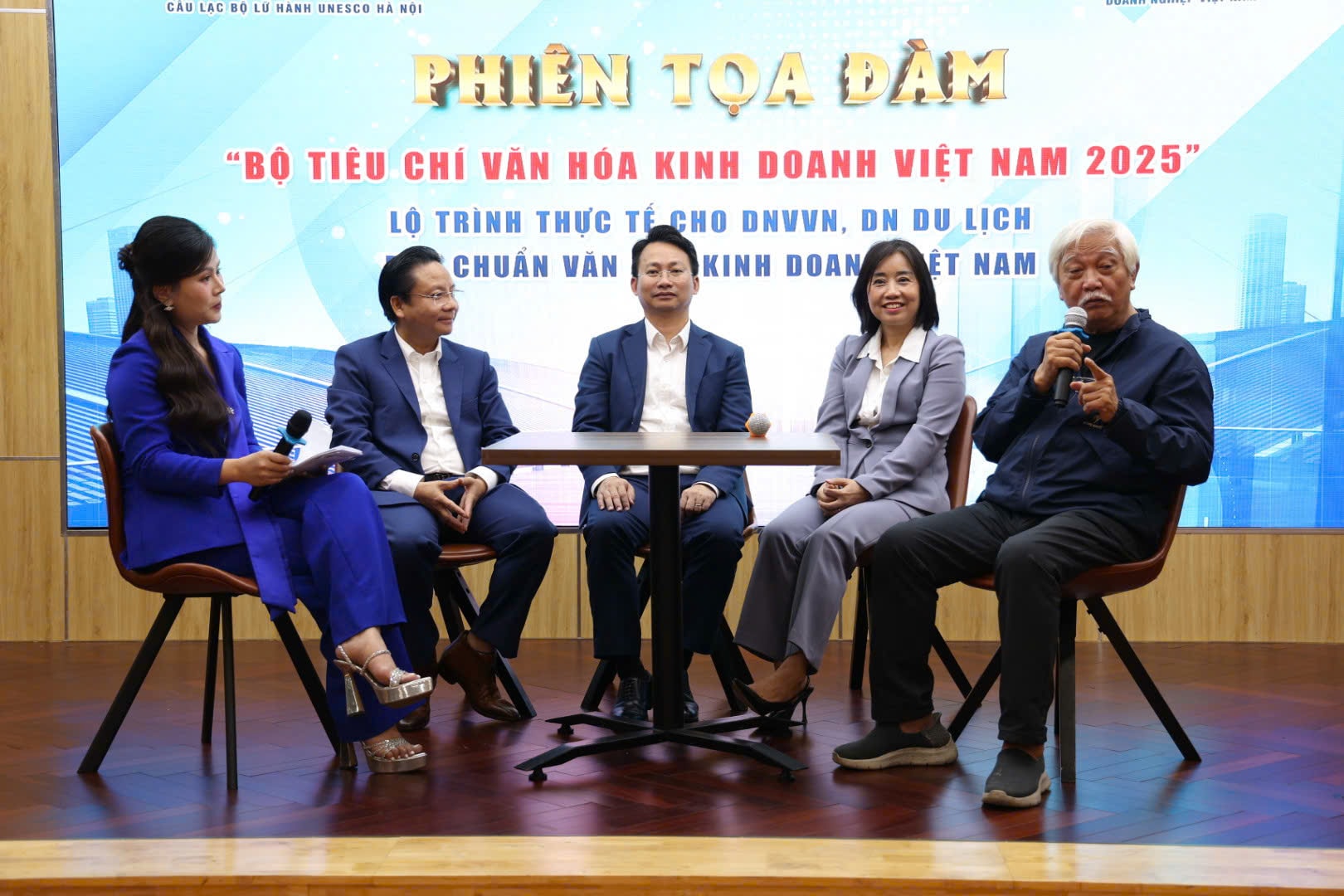 Doanh nghiệp du lịch Thủ đô tiên phong hưởng ứng Bộ tiêu chí văn hóa kinh doanh Việt Nam 2025 - Ảnh 1.