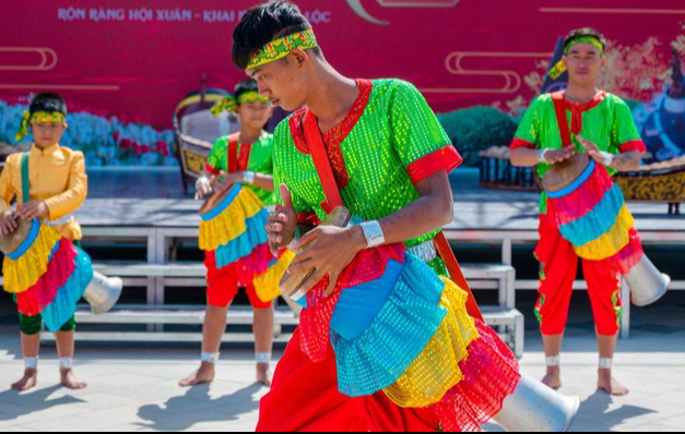 TP.HCM triển khai vận động và phát huy vai trò người có uy tín trong đồng bào dân tộc thiểu số - Ảnh 3.