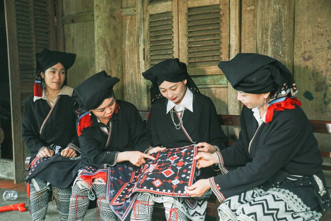 Đưa làng nghề truyền thống trở thành trụ cột kinh tế bền vững, góp phần bảo tồn các giá trị văn hóa truyền thống - Ảnh 2.