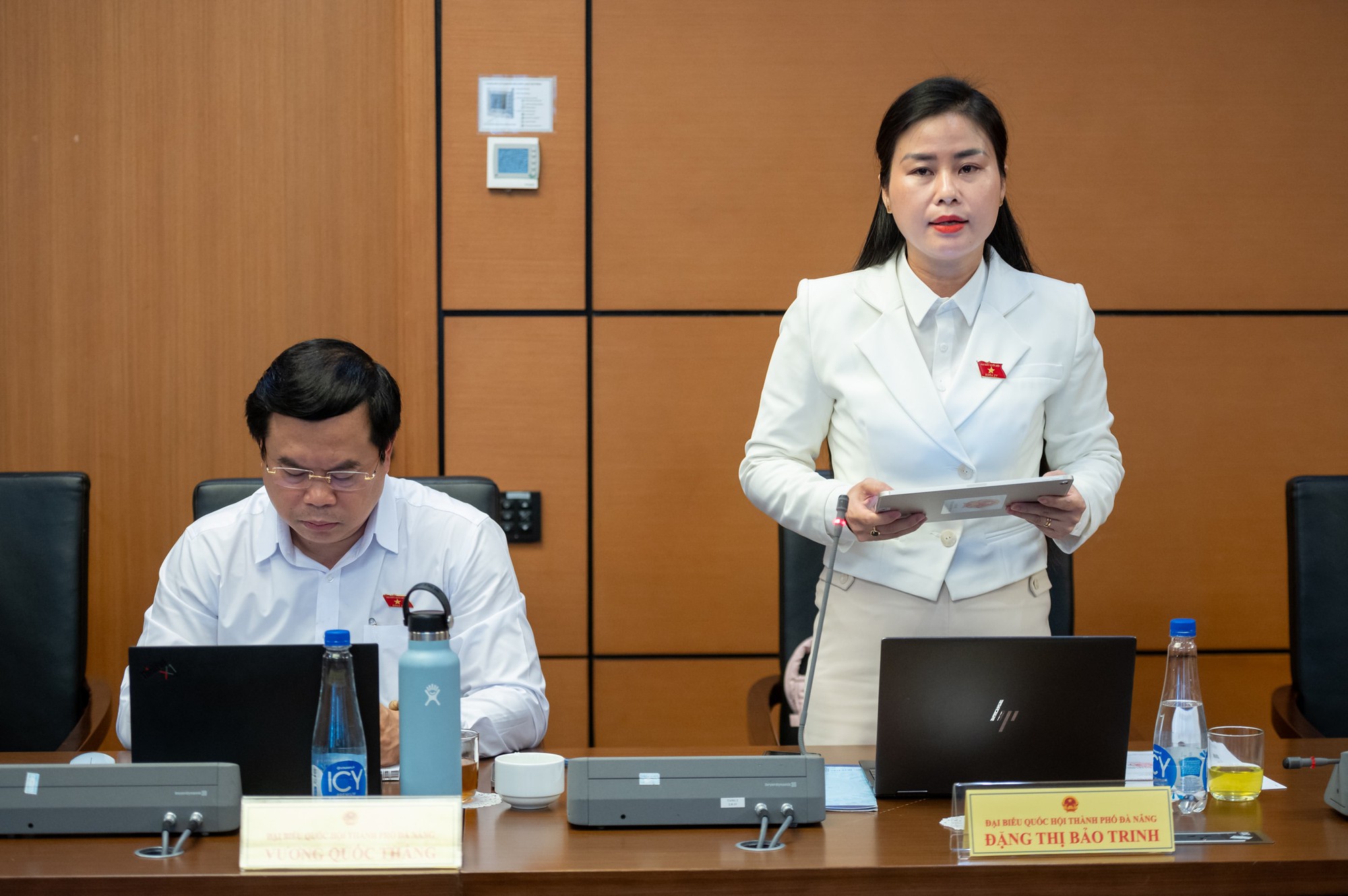 ពិចារណាពង្រីកវិសាលភាព និងលើកទឹកចិត្តប្រជាជនទាំងមូលឱ្យចូលរួមក្នុងការផ្លាស់ប្តូរឌីជីថល - រូបថត ៤. Cân nhắc mở rộng phạm vi, khuyến khích toàn dân tham gia chuyển đổi số - Ảnh 4.