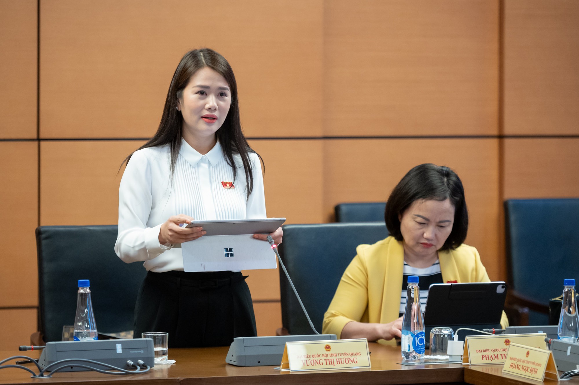 ពិចារណាពង្រីកវិសាលភាព និងលើកទឹកចិត្តប្រជាជនទាំងមូលឱ្យចូលរួមក្នុងការផ្លាស់ប្តូរឌីជីថល - រូបថត ២. Cân nhắc mở rộng phạm vi, khuyến khích toàn dân tham gia chuyển đổi số - Ảnh 2.