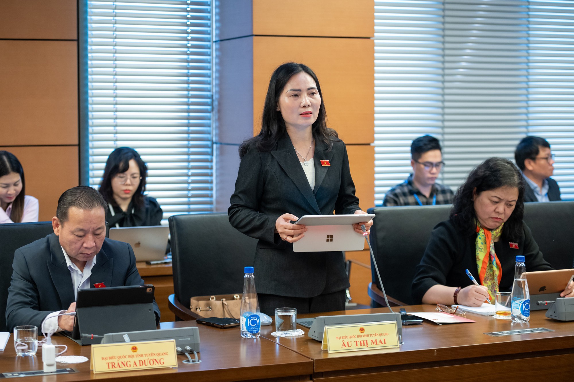 ពិចារណាពង្រីកវិសាលភាព និងលើកទឹកចិត្តប្រជាជនទាំងមូលឱ្យចូលរួមក្នុងការផ្លាស់ប្តូរឌីជីថល - រូបថត ៣. Cân nhắc mở rộng phạm vi, khuyến khích toàn dân tham gia chuyển đổi số - Ảnh 3.