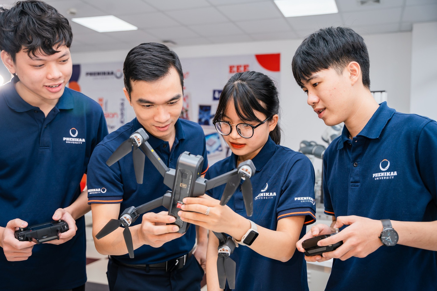 Nữ sinh khoa học công nghệ và hành trình bền bỉ theo đuổi giấc mơ, miệt mài bên căn phòng lab nhỏ - Ảnh 1.