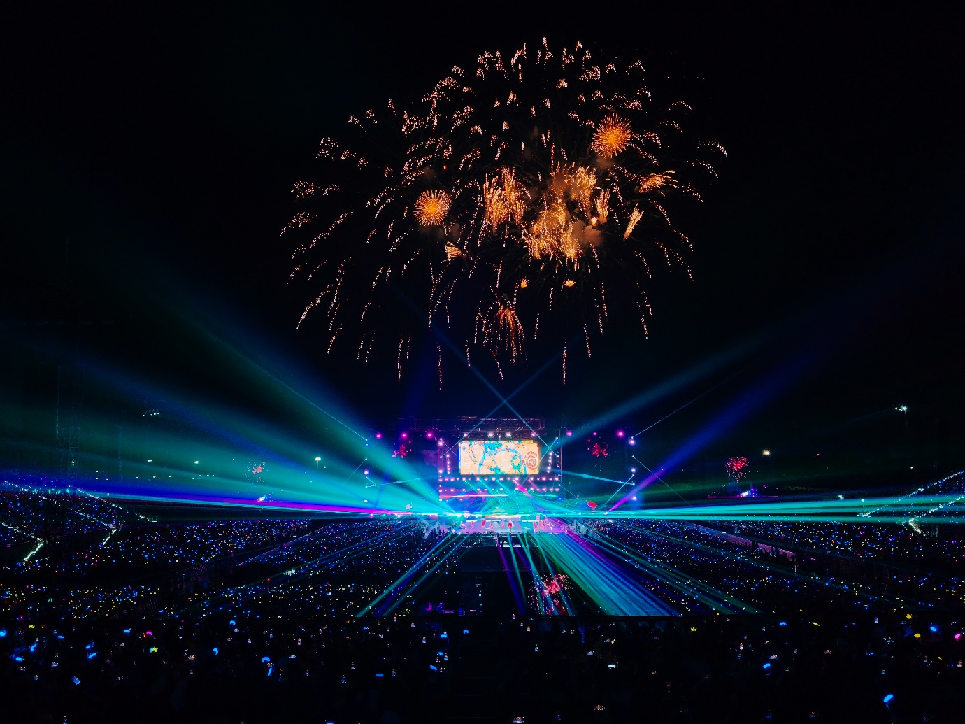 Điều gì khiến fan “lụy” G-DRAGON 2025 WORLD TOUR [Übermensch] in Hanoi, presented by VPBank - Ảnh 7.