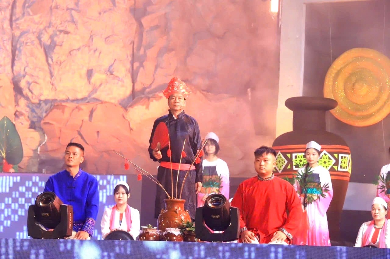 Phát huy giá trị văn hóa dân tộc Mường và nền “Văn hóa Hòa Bình” - Ảnh 3.