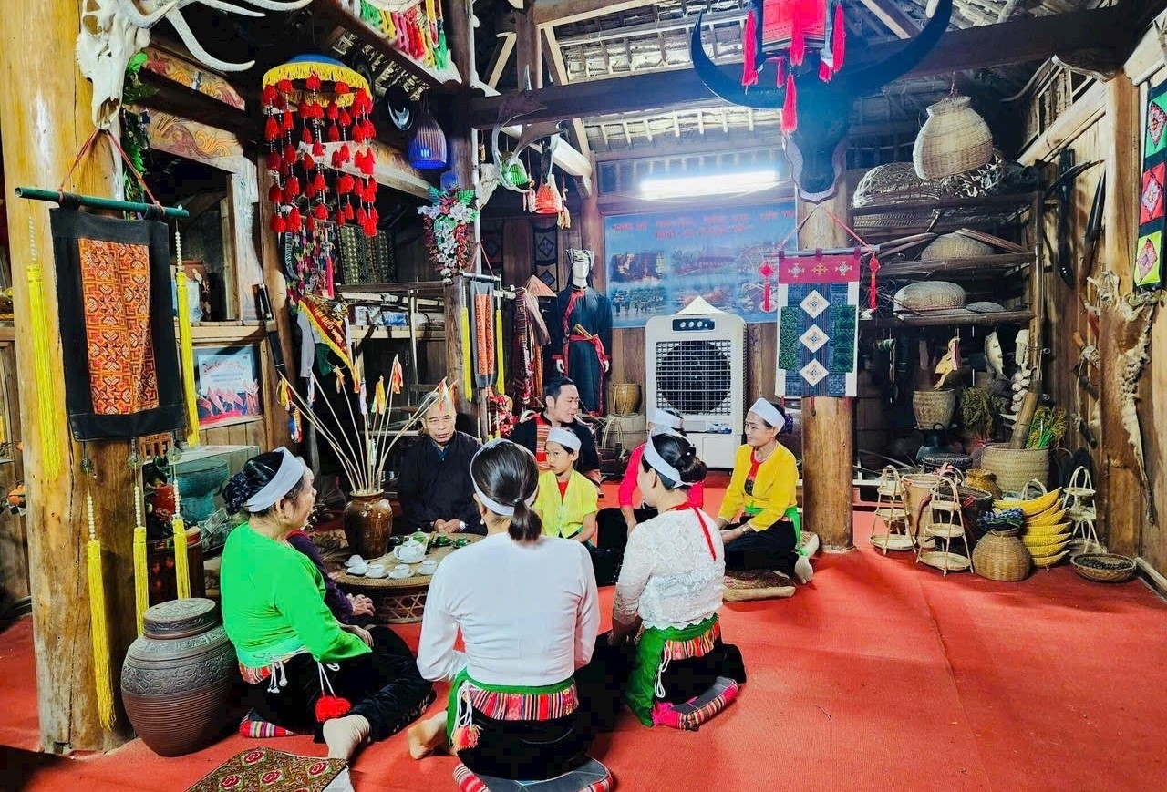 Phát huy giá trị văn hóa dân tộc Mường và nền “Văn hóa Hòa Bình” - Ảnh 4.