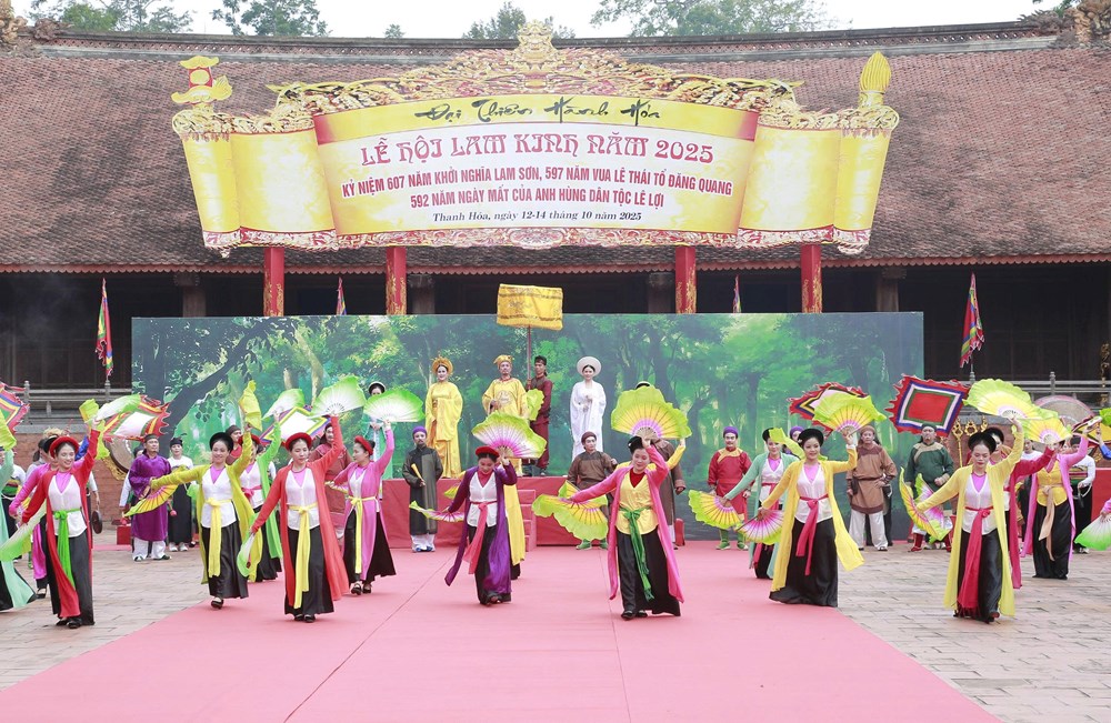 Thanh Hoa makes a strong breakthrough, reaching out to become a tourist center in the North - Photo 4. Thanh Hóa bứt phá mạnh mẽ, vươn tầm trung tâm du lịch miền Bắc - Ảnh 4.