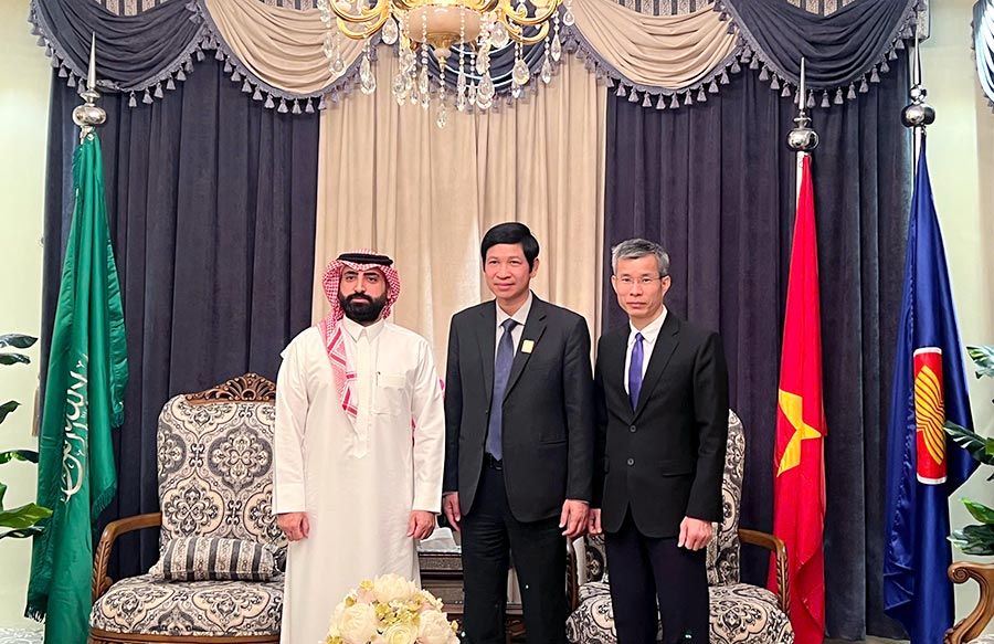 A Arábia Saudita deseja promover a cooperação em investimentos e fortalecer os laços turísticos com o Vietnã - Foto 2. Ả-rập Xê-út mong muốn thúc đẩy hợp tác đầu tư, tăng cường kết nối du lịch với Việt Nam - Ảnh 2.