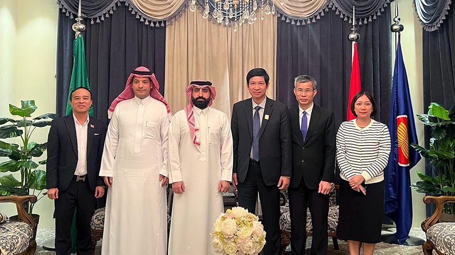 A Arábia Saudita deseja promover a cooperação em investimentos e fortalecer os laços turísticos com o Vietnã - Foto 3. Ả-rập Xê-út mong muốn thúc đẩy hợp tác đầu tư, tăng cường kết nối du lịch với Việt Nam - Ảnh 3.