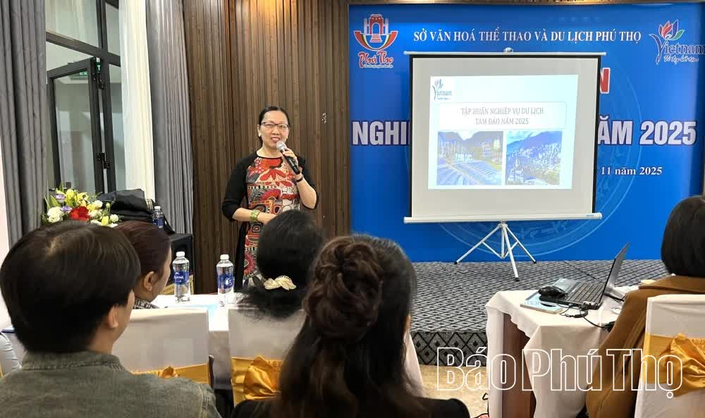 ភូថូ៖ ការបណ្តុះបណ្តាលវិជ្ជាជីវៈទេសចរណ៍ឆ្នាំ ២០២៥ - រូបថត ២. Phú Thọ: Tập huấn nghiệp vụ du lịch năm 2025 - Ảnh 2.