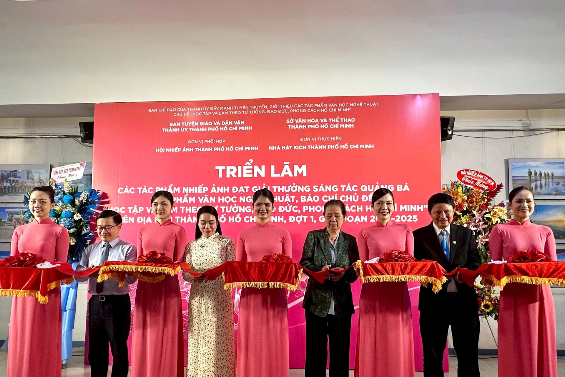 Lan tỏa tinh thần Hồ Chí Minh qua triển lãm tác phẩm nhiếp ảnh tiêu biểu - Ảnh 1.