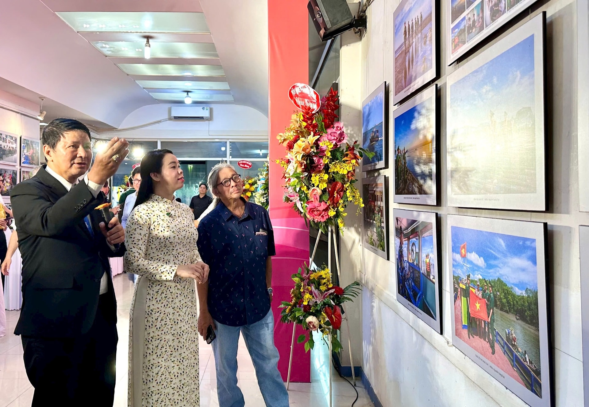 Lan tỏa tinh thần Hồ Chí Minh qua triển lãm tác phẩm nhiếp ảnh tiêu biểu - Ảnh 2.