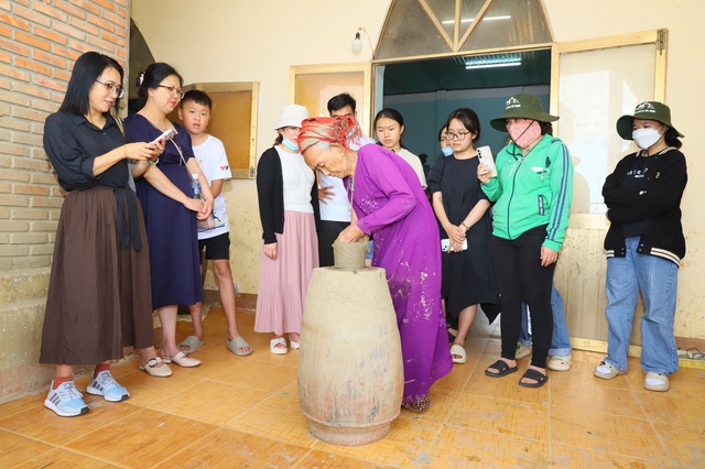 Phát triển sinh kế từ văn hóa, mở đường cho du lịch cộng đồng - Ảnh 1.