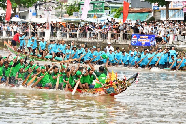Vĩnh Long đẩy mạnh bảo tồn và phát huy di sản văn hóa dân tộc thiểu số - Ảnh 2. Vĩnh Long đẩy mạnh bảo tồn và phát huy di sản văn hóa dân tộc thiểu số - Ảnh 2.