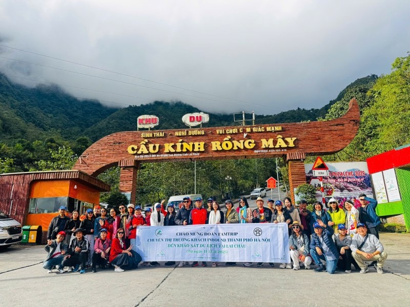 ហាណូយ-ឡៃចូវ “រួមដៃគ្នា” កសាងដំណើរទេសចរណ៍សម្រាប់ភ្ញៀវអន្តរជាតិ - រូបថត ១. Hà Nội - Lai Châu "bắt tay" xây dựng tour du lịch cho khách quốc tế - Ảnh 1.