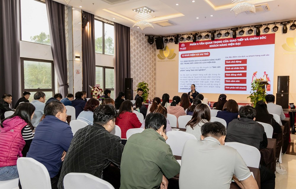 ແຂວງກວາງຈິ: ປັບປຸງແຫຼ່ງຊັບພະຍາກອນມະນຸດ, ເປີດກວ້າງກາລະໂອກາດພັດທະນາການທ່ອງທ່ຽວຂອງແຂວງ - ພາບ 2. Quảng Trị: Nâng tầm nguồn nhân lực, mở rộng cơ hội phát triển du lịch tỉnh - Ảnh 2.