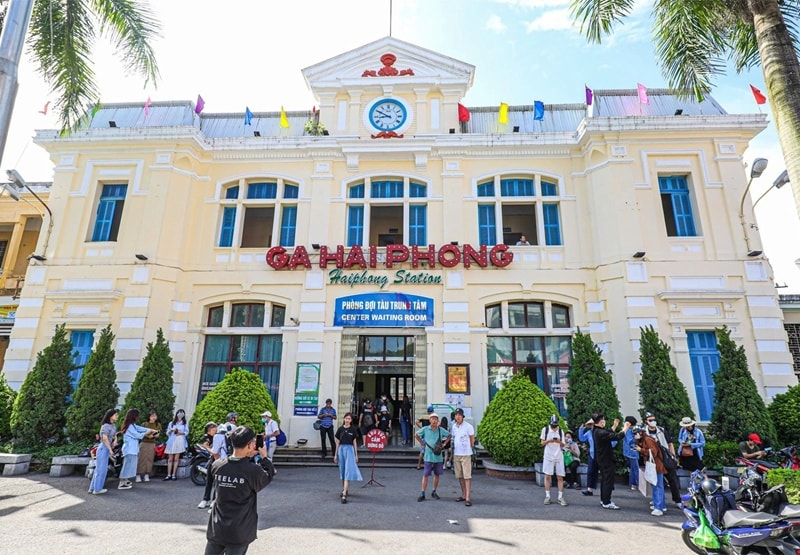 Hai Phong: Yüzyıllık mirasın şehir içi turizmin altın ürününe dönüştürülmesi - Fotoğraf 2. Hải Phòng: Biến di sản trăm năm thành sản phẩm vàng của du lịch nội đô - Ảnh 2.