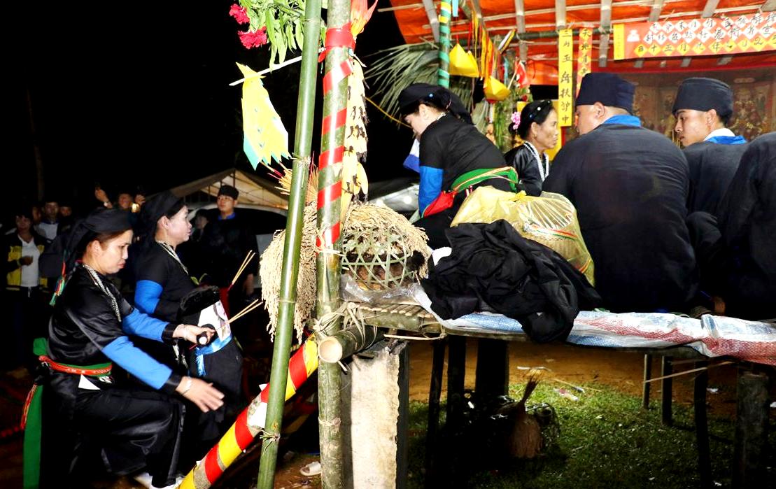 Tuyên Quang: Giữ gìn Di sản văn hóa phi vật thể quốc gia Lễ hội Nàng Hai của người Tày Ngạn - Ảnh 3. Tuyên Quang: Giữ gìn Di sản văn hóa phi vật thể quốc gia Lễ hội Nàng Hai của người Tày Ngạn - Ảnh 3.