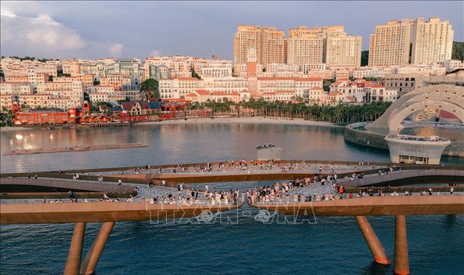 Du lịch Việt Nam bứt phá 'mùa vàng' cuối năm - Ảnh 3. Du lịch Việt Nam bứt phá 'mùa vàng' cuối năm - Ảnh 3.