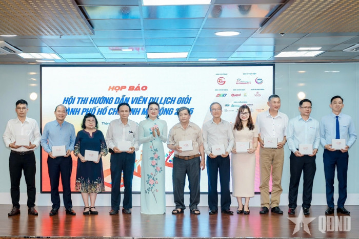 Ho Chi Minh-byen: For første gang har en turguidekonkurranse blitt omgjort til et reality-TV-program - Bilde 3. TP Hồ Chí Minh: Lần đầu tiên hội thi hướng dẫn viên du lịch thành chương trình truyền hình thực tế - Ảnh 3.